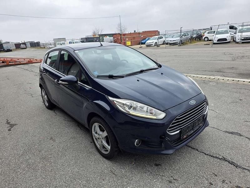 Blau Gebraucht 2015 Ford Fiesta Titanium Limousine | € 2.999 (Superpreis) - Bild 1/4