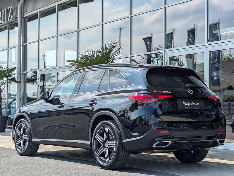 Gebraucht Mercedes GLC220 197 PS (144 kW) 2025 Schwarz SUV