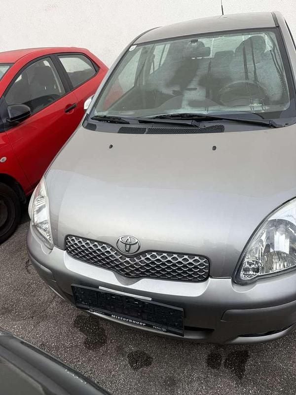 Gebraucht 2004 Toyota Yaris Luna Limousine | € 2.900 - Bild 1/4