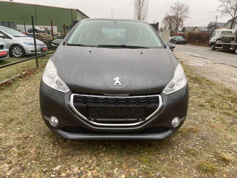 Grau Gebraucht 2012 Peugeot 208 Active Kleinwagen | € 4.899 (Fairer Preis) - Bild 1/4