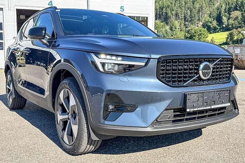 Neu Volvo XC40 Ultra 171 PS (125 kW) 2025 Blau SUV