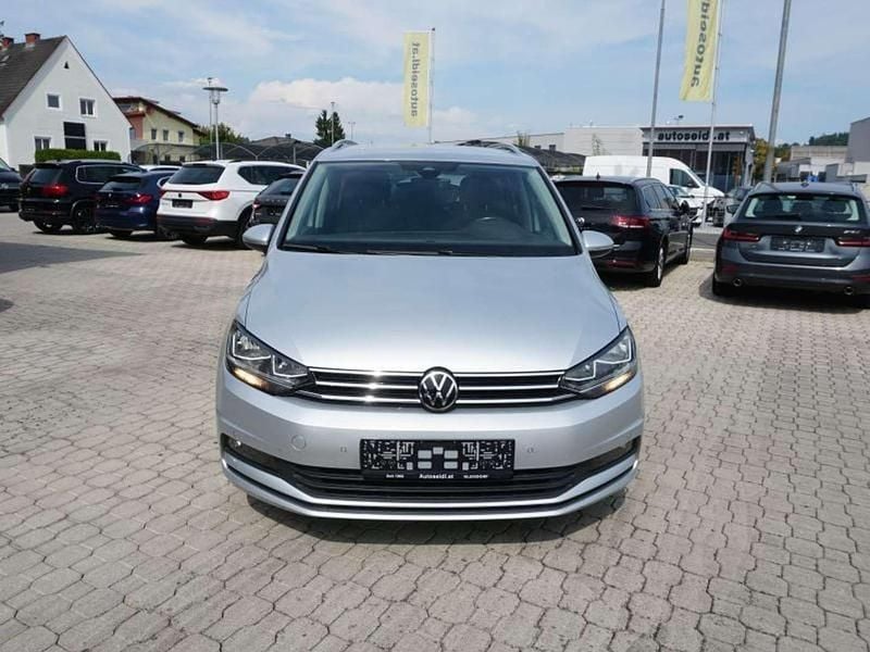 Gebraucht VW Touran Comfortline 122 PS (89 kW) 2022 Silber Van / Kleinbus