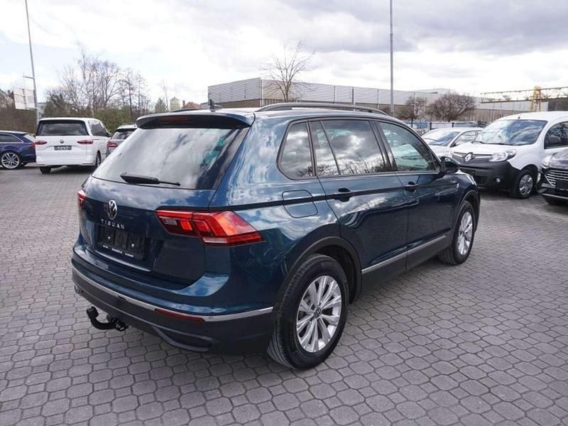 Gebraucht VW Tiguan Life 150 PS (110 kW) 2021 Blau SUV