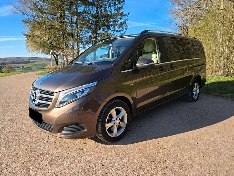 Gebraucht Mercedes V250 Avantgarde 190 PS (139 kW) 2015 Braun Van / Kleinbus