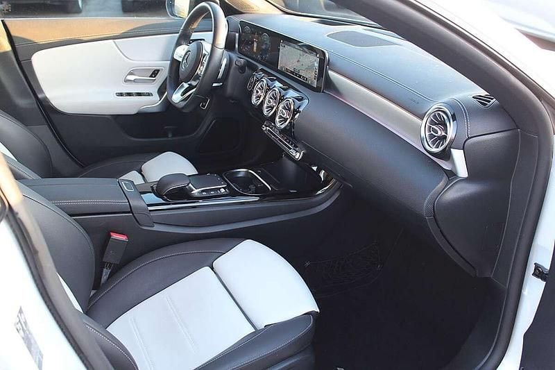 Gebraucht Mercedes CLA220 Shooting Brake AMG 190 PS (139 kW) 2020 Weiß Kombi
