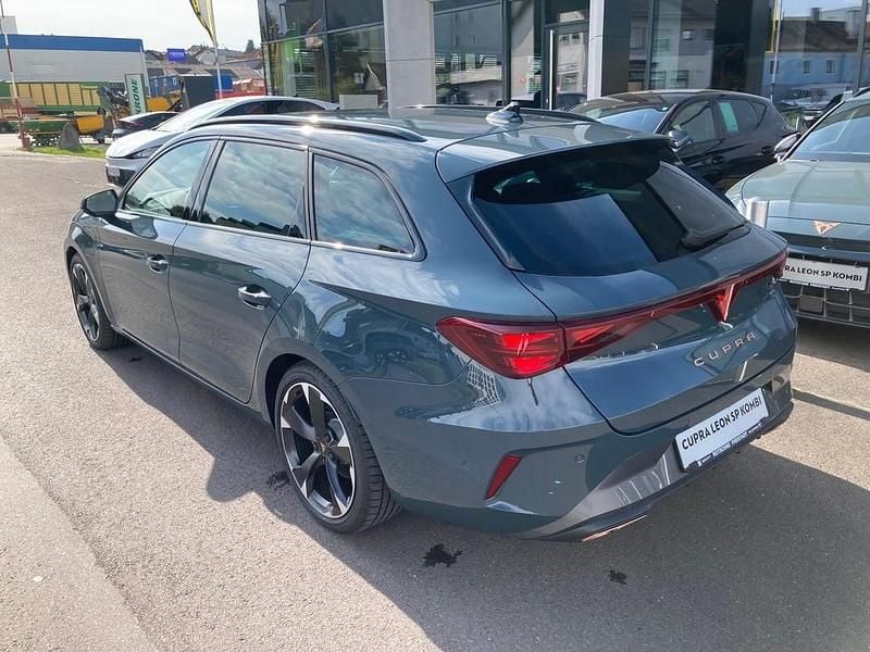 Gebraucht Cupra Leon 204 PS (150 kW) 2025 Dunkelblau  normal Kombi