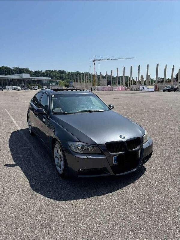 Grau Gebraucht 2006 BMW 330 M Sport Limousine | € 9.500 (Fairer Preis) - Bild 1/4
