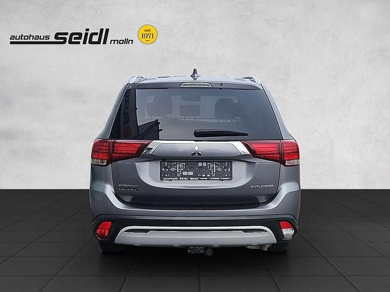 Gebraucht Mitsubishi Outlander Invite 150 PS (110 kW) 2019 Grau SUV