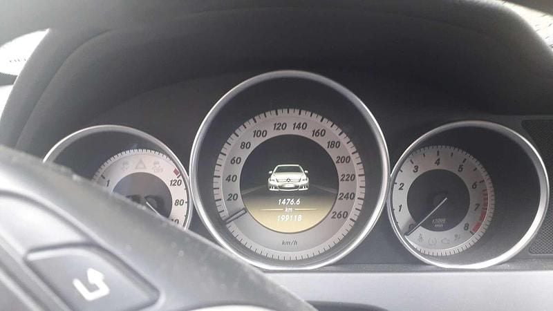 Gebraucht Mercedes C180 156 PS (114 kW) 2011 Silber Coupé