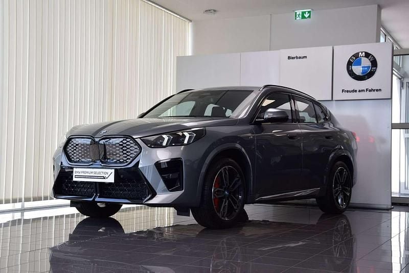 Skyscraper grau Gebraucht 2024 BMW iX2 Shadowline SUV | € 55.980 (Etwas zu teuer) - Bild 1/4