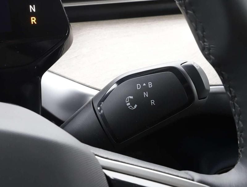 Neu VW ID. Buzz Pro 210 kW (286 PS) 2025 Weiss  metallic Van / Kleinbus