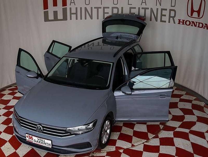 Gebraucht VW Passat 122 PS (89 kW) 2022 Grau Kombi