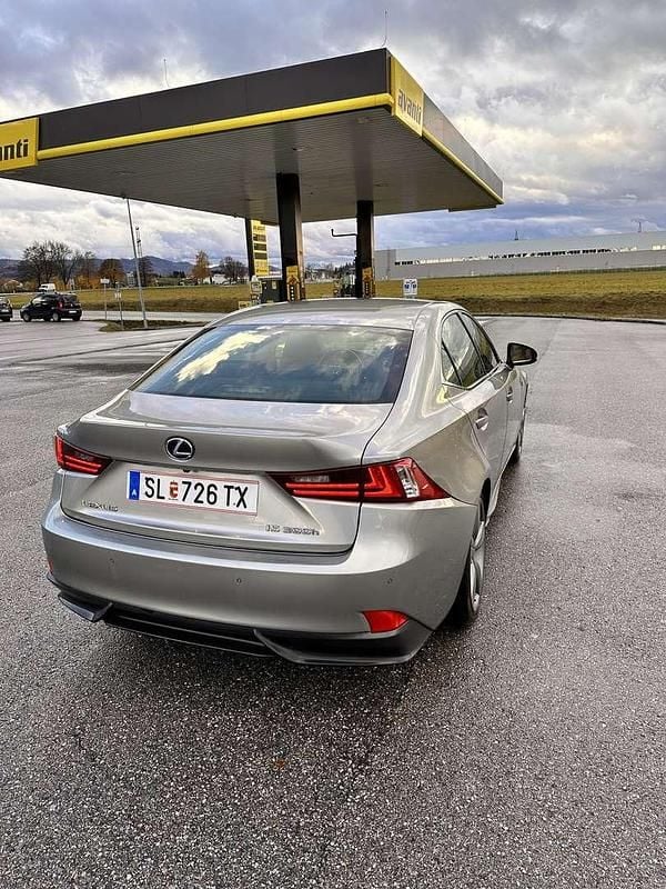 Gebraucht Lexus IS300h Sport Line 181 PS (133 kW) 2013 Grau Limousine