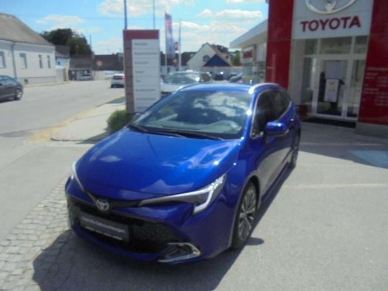 Blau Gebraucht 2024 Toyota Corolla Active Kombi | € 28.390 (Etwas zu teuer) - Bild 1/4