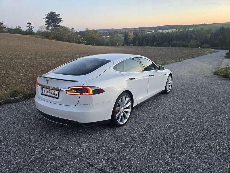Weiß Gebraucht 2015 Tesla Model S Performance Kleinwagen | € 24.990 (Superpreis) - Bild 1/4
