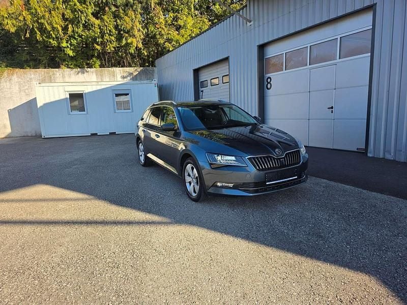 Gebraucht Skoda Superb Style 150 PS (110 kW) 2019 Grau Kombi