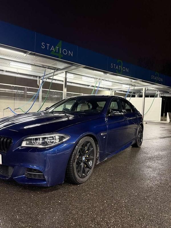 Gebraucht BMW 530 258 PS (189 kW) 2015 Blau Limousine
