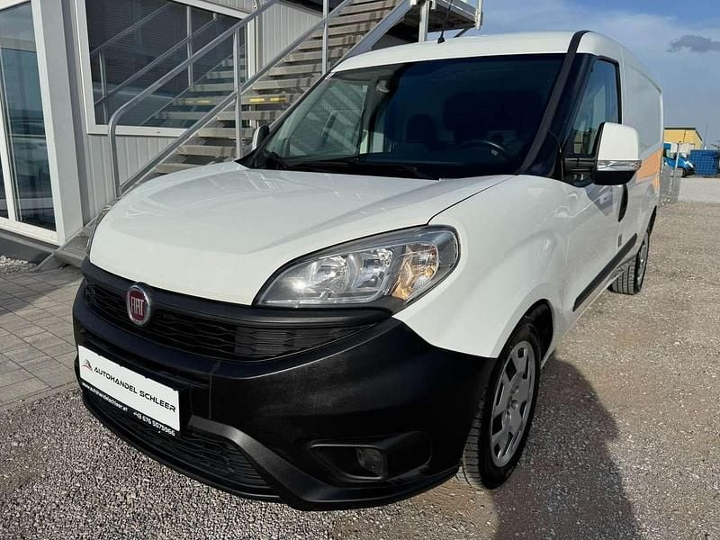 Weiß Gebraucht 2017 Fiat Doblò Van / Kleinbus | € 7.990 (Fairer Preis) - Bild 1/4