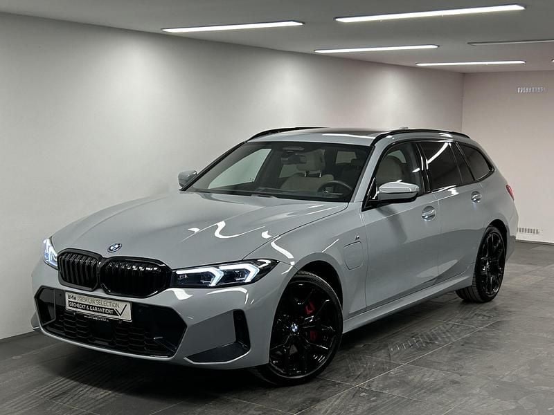 Grau Gebraucht 2025 BMW 330e M Sport Kombi | € 54.850 (Fairer Preis) - Bild 1/4