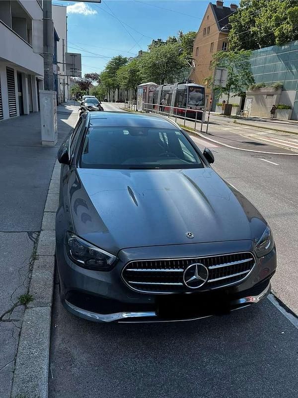 Grau Gebraucht 2021 Mercedes E200 Kombi | € 29.300 (Superpreis) - Bild 1/4
