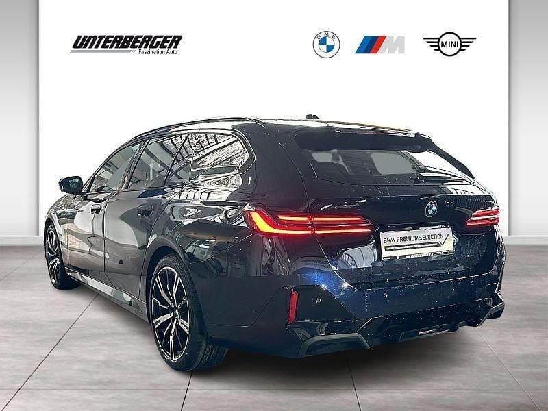 Gebraucht BMW 520 M Sport 197 PS (144 kW) 2025 Schwarz Kombi