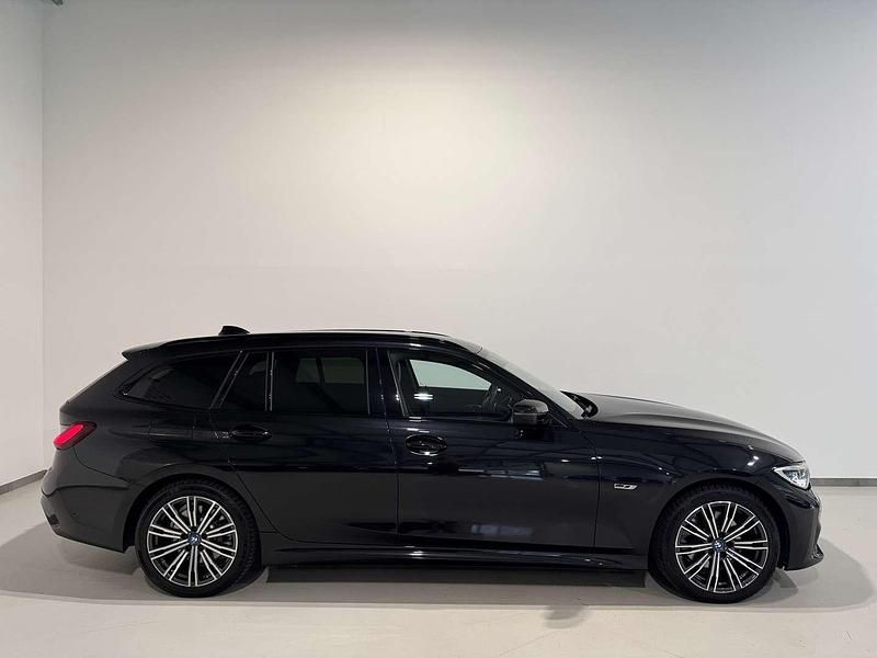 Gebraucht BMW 320e M Sport 204 PS (150 kW) 2022 Schwarz Kombi