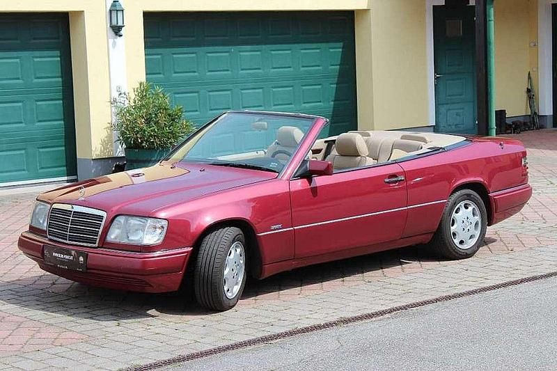 Rot Gebraucht 1994 Mercedes E220 Sportline Cabrio | € 32.500 - Bild 1/4