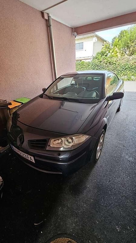 Grau Gebraucht 2006 Renault Mégane Cabriolet Cabrio | € 2.700 - Bild 1/4