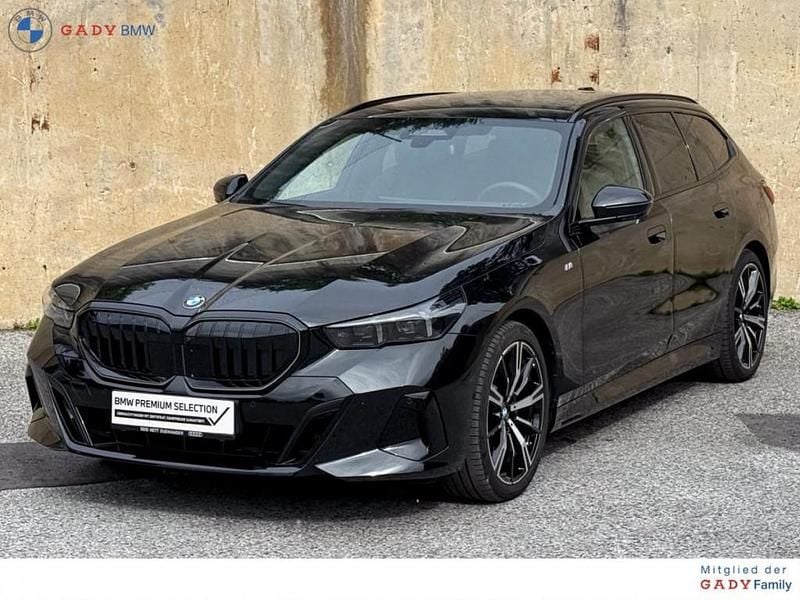 Gebraucht BMW 520 Shadowline 197 PS (144 kW) 2025 Schwarz Kombi