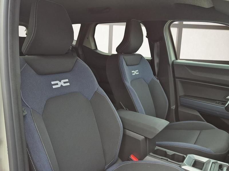 Gebraucht Dacia Duster Journey 140 PS (102 kW) 2025 Grau SUV