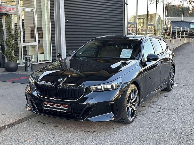 Gebraucht BMW 520 M Sport 208 PS (152 kW) 2025 Saphirschwarz Kombi