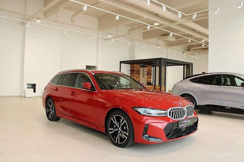 Rot Gebraucht 2023 BMW 330 M Sport Kombi | € 62.900 - Bild 1/4