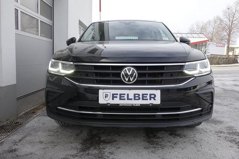 Gebraucht VW Tiguan Life 150 PS (110 kW) 2021 Schwarz  metallic SUV