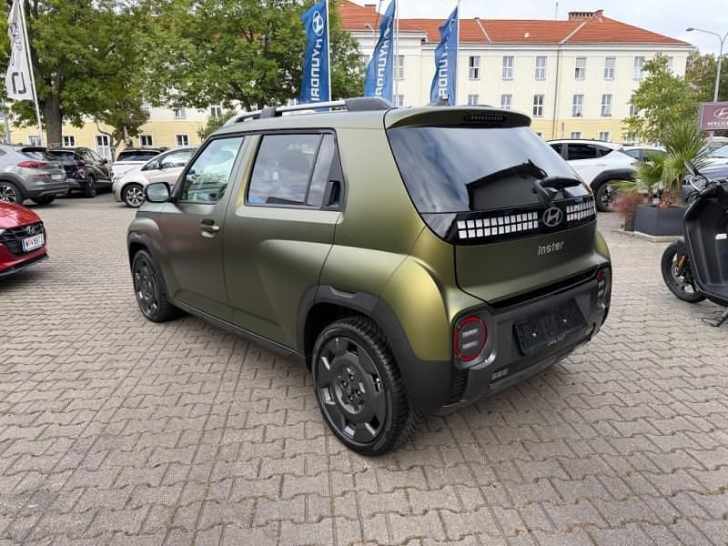 Neu Hyundai Inster 27 kW (38 PS) 2025 Amazonas green matte Kleinwagen