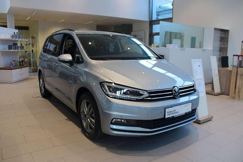 Silber metallic Neu 2025 VW Touran Van / Kleinbus | € 45.930 (Teuer) - Bild 1/4