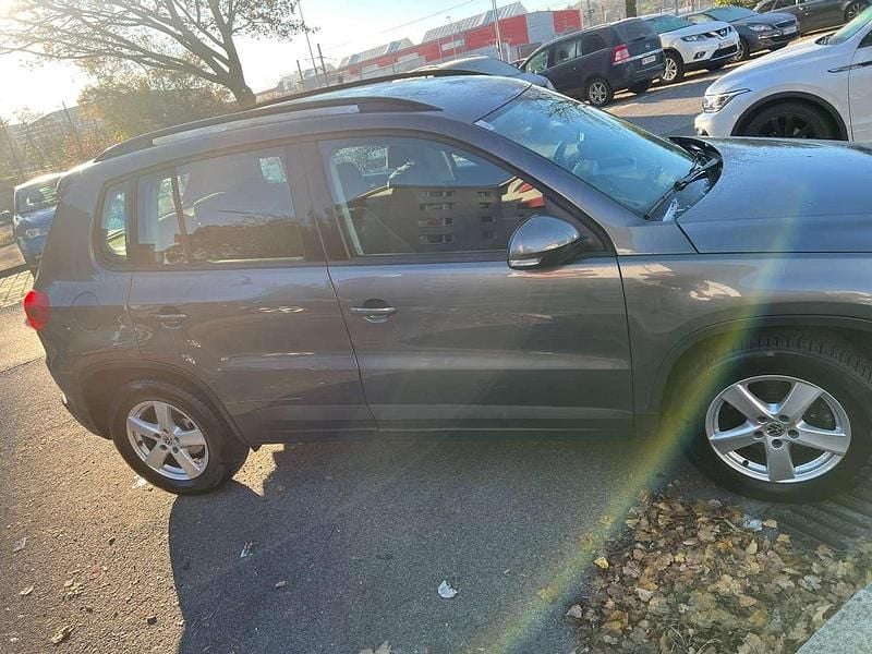 Grau Gebraucht 2015 VW Tiguan SUV | € 14.600 (Fairer Preis) - Bild 1/4