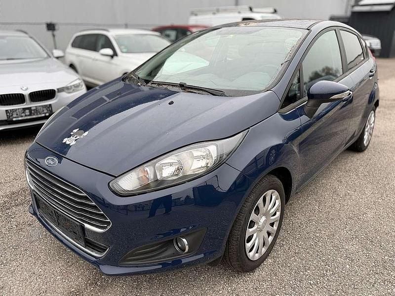 Blau Gebraucht 2014 Ford Fiesta Trend Limousine | € 2.999 (Superpreis) - Bild 1/4
