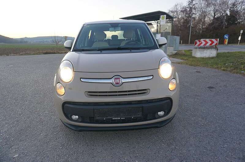 Gelb Gebraucht 2015 Fiat 500L Living Van / Kleinbus | € 4.790 (Fairer Preis) - Bild 1/4