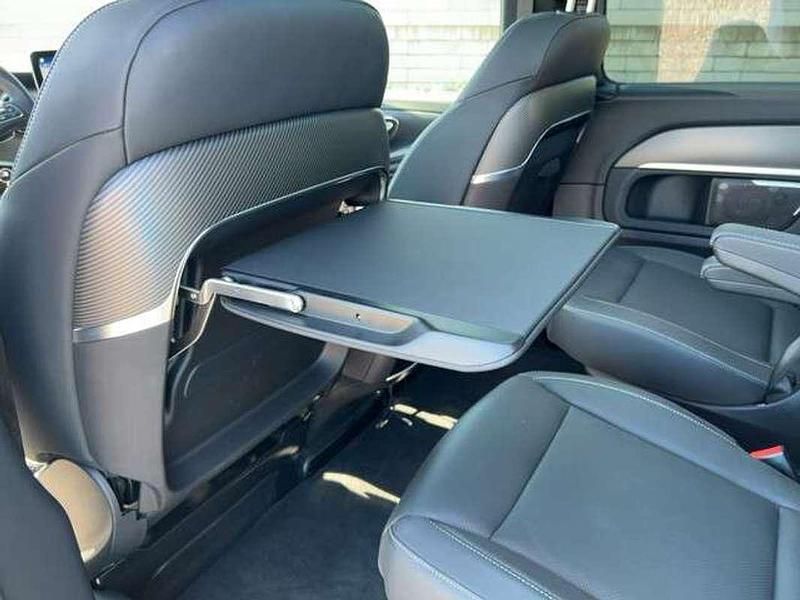 Gebraucht Mercedes V300 Exclusive 237 PS (174 kW) 2023 Silber Van / Kleinbus