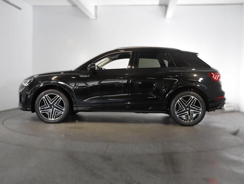 Neu Audi Q3 Admired 150 PS (110 kW) 2026 Schwarz  metallicperleffektno SUV