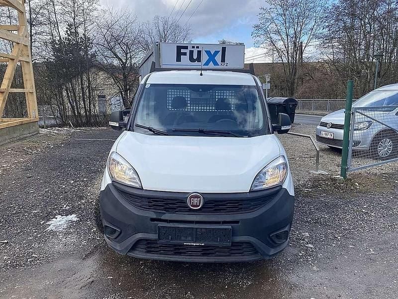 Gebraucht Fiat Doblò 95 PS (69 kW) 2017 Weiß Van / Kleinbus