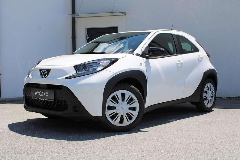 Neu Toyota Aygo Play 72 PS (52 kW) 2025 Weiß Kleinwagen