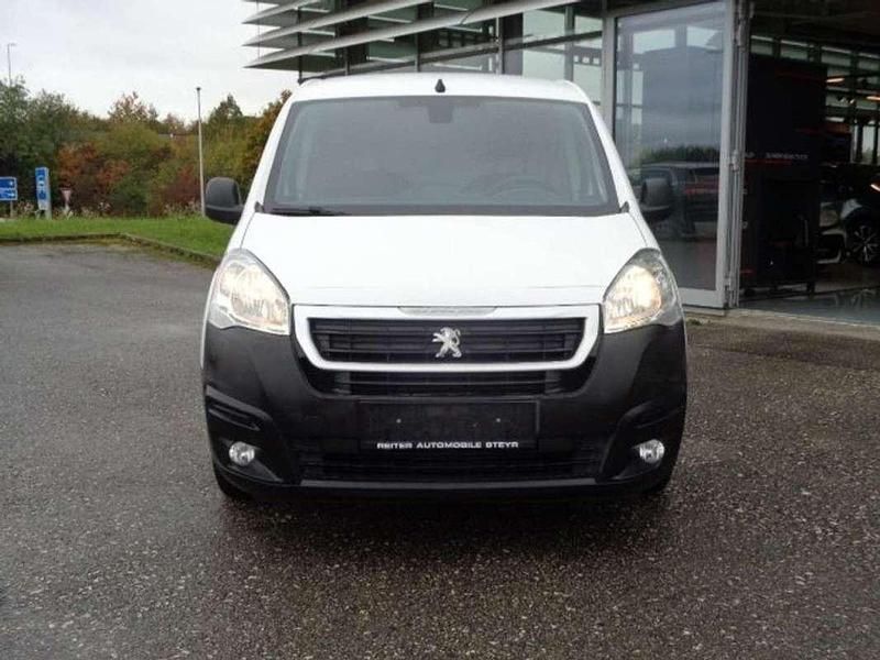 Gebraucht Peugeot Partner Premium 99 PS (72 kW) 2018 Weiß Van / Kleinbus