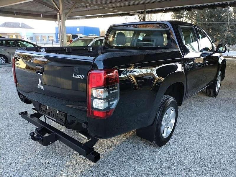 Gebraucht Mitsubishi L200 150 PS (110 kW) 2021 Schwarz Abholung