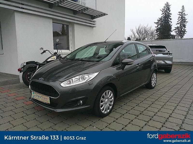 Grau Gebraucht 2017 Ford Fiesta Trend Limousine | € 8.900 (Etwas zu teuer) - Bild 1/4