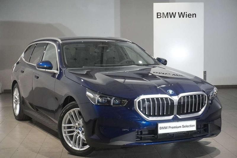 Gebraucht BMW 530e Efficient Dynamics 299 PS (219 kW) 2024 Blau Kombi
