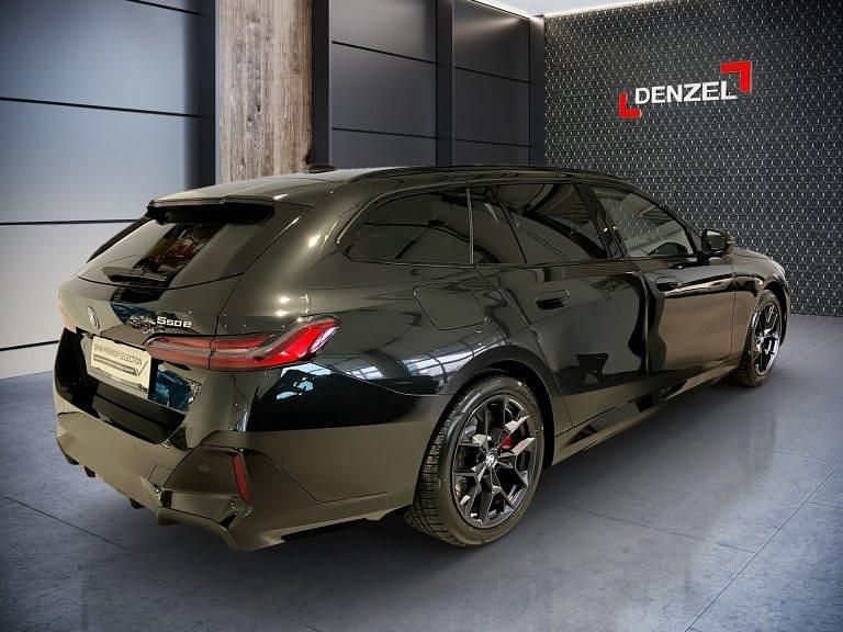 Gebraucht BMW 550e Comfort Edition 313 PS (230 kW) 2026 Saphirschwarz metall Kombi