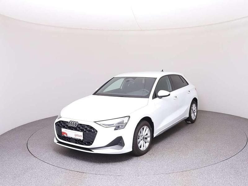 Neu Audi A3 Ambiente 116 PS (85 kW) 2025 Weiss  normal Limousine