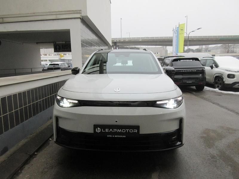 Neu Leapmotor C10 160 kW (218 PS) 2025 Pearly white SUV