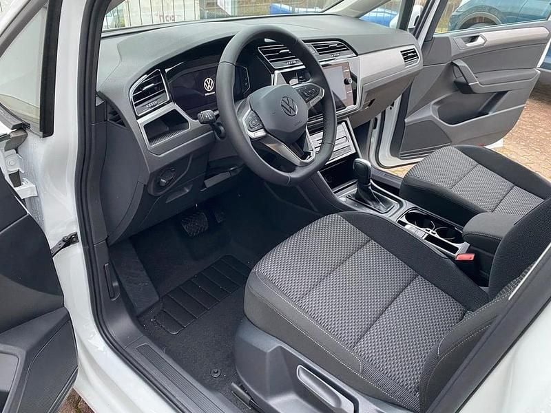 Neu VW Touran 150 PS (110 kW) 2025 Weiß Van / Kleinbus